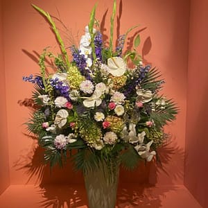 Elegance Flower Arrangement - incl. white pot