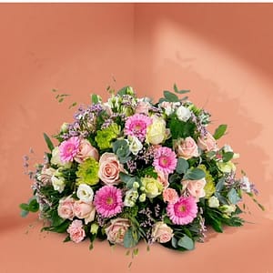 Biedermeier flower arrangement pastel