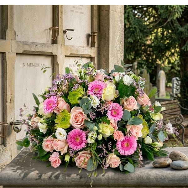 Biedermeier flower arrangement pastel