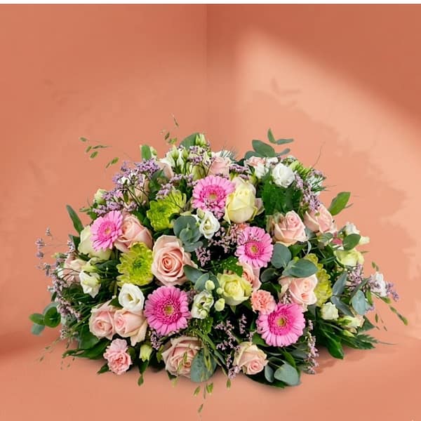Biedermeier flower arrangement pastel